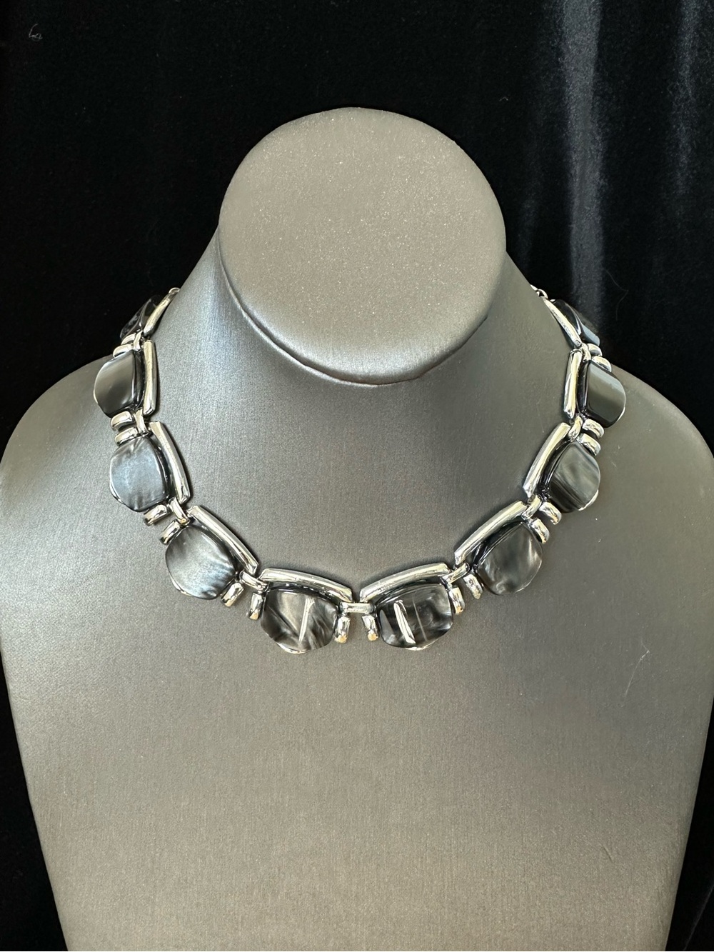 Vintage Moonglow Lucite Choker Necklace MCM Thermoset Grey Black Silver Links